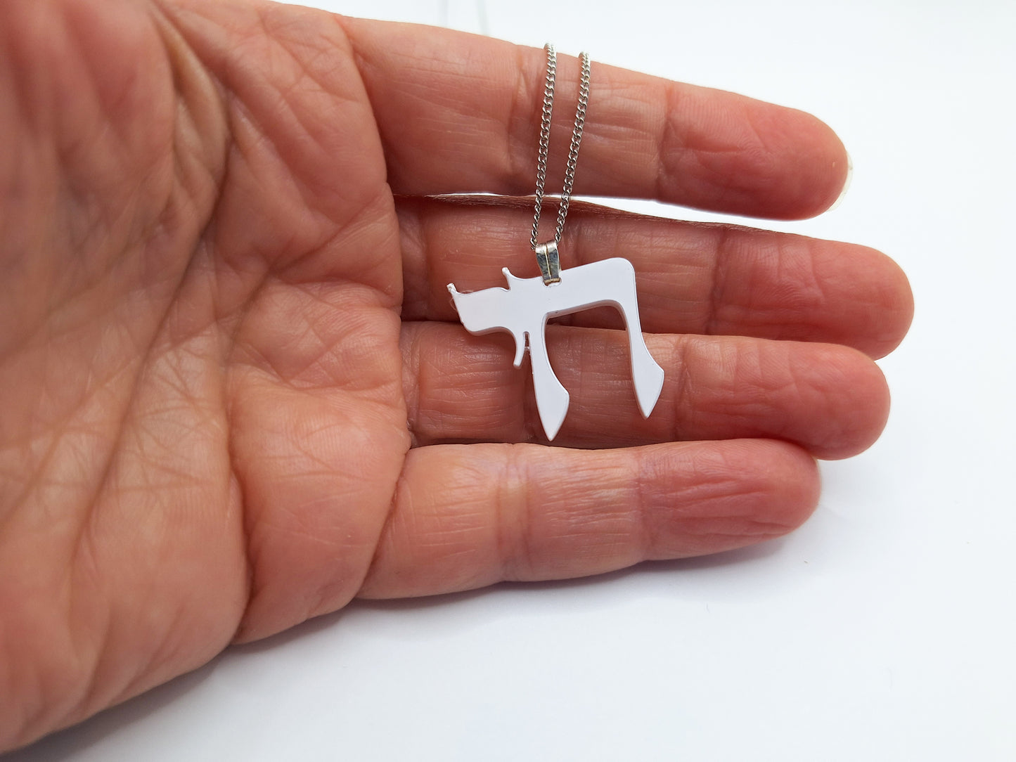 Hai pendant necklace