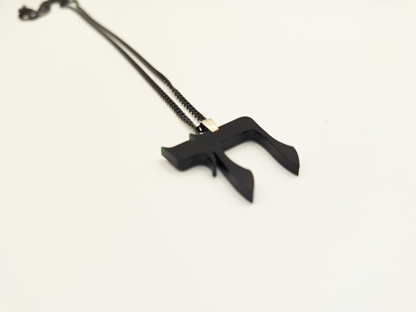 Hai pendant necklace