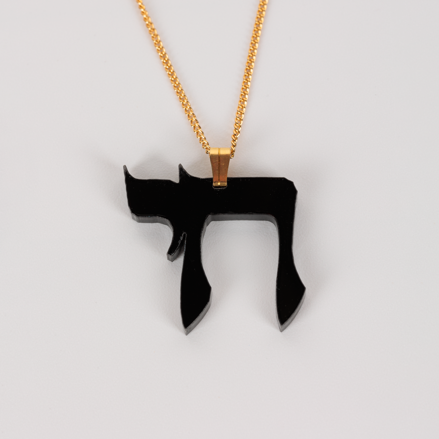 Hai pendant necklace