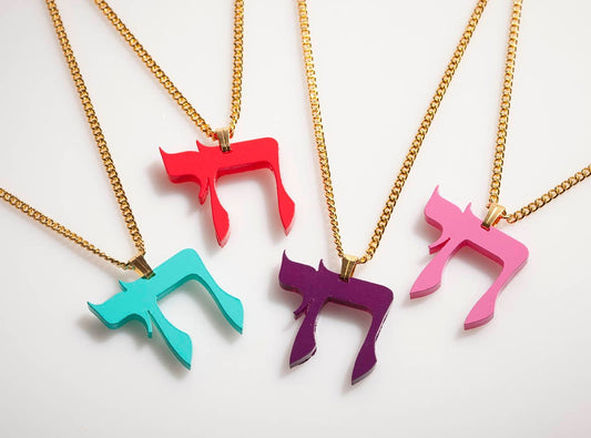 Hai pendant necklace