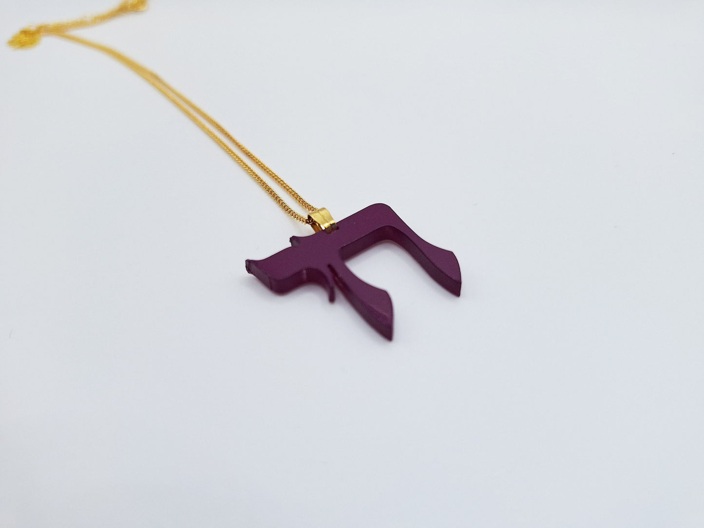 Hai pendant necklace